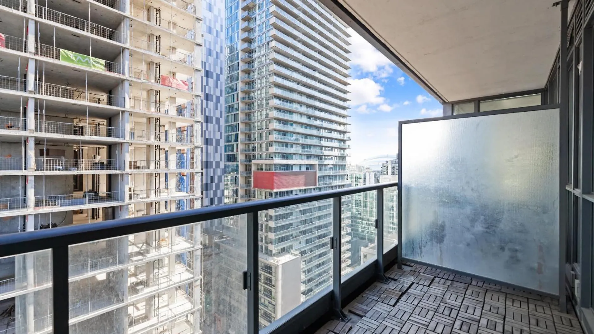 Urban Executive Oasis Dt To Apartment Toronto