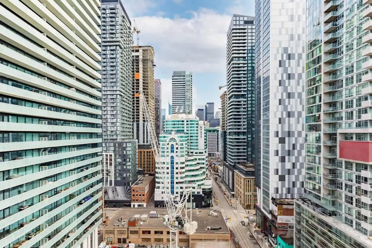 Urban Executive Oasis Dt To Apartment Toronto