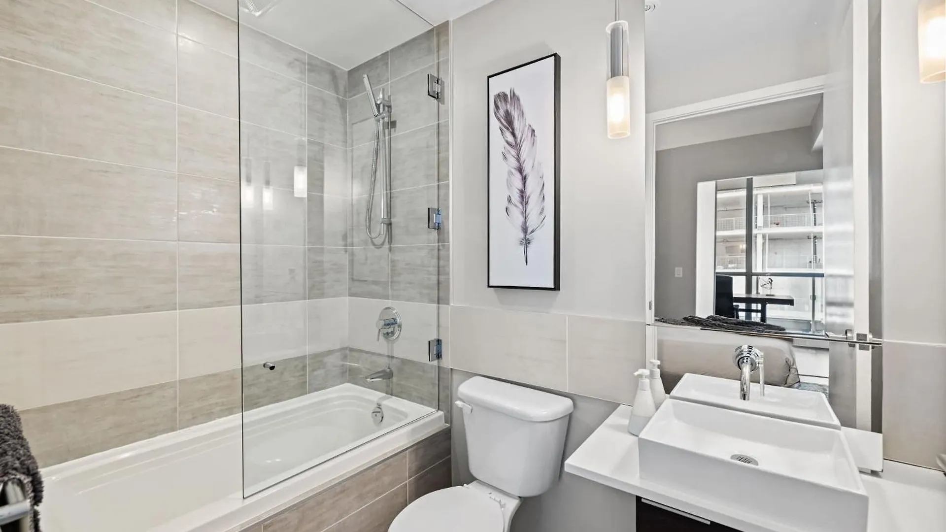 Urban Executive Oasis Dt To Apartment Toronto