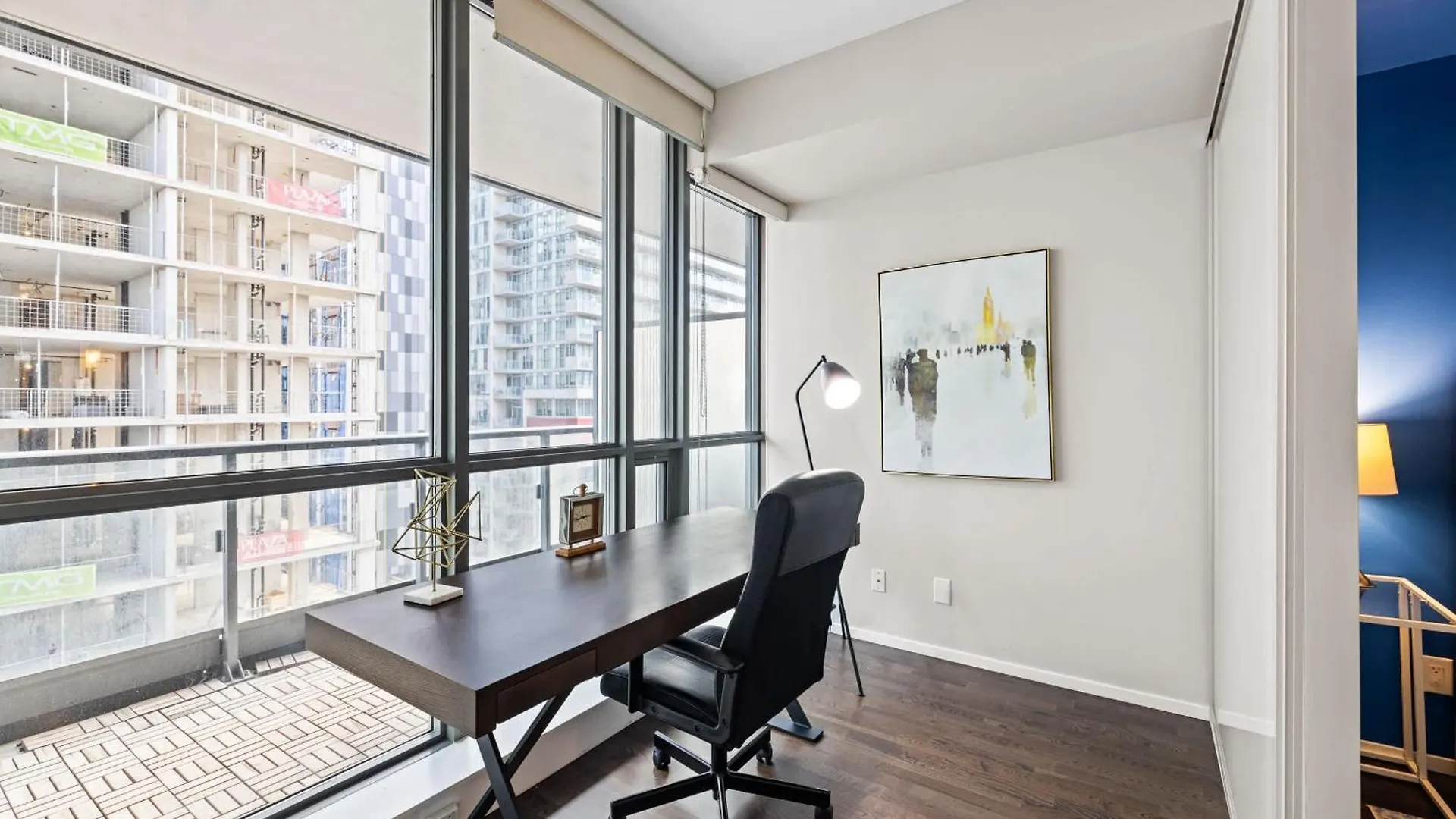 Urban Executive Oasis Dt To Apartment Toronto