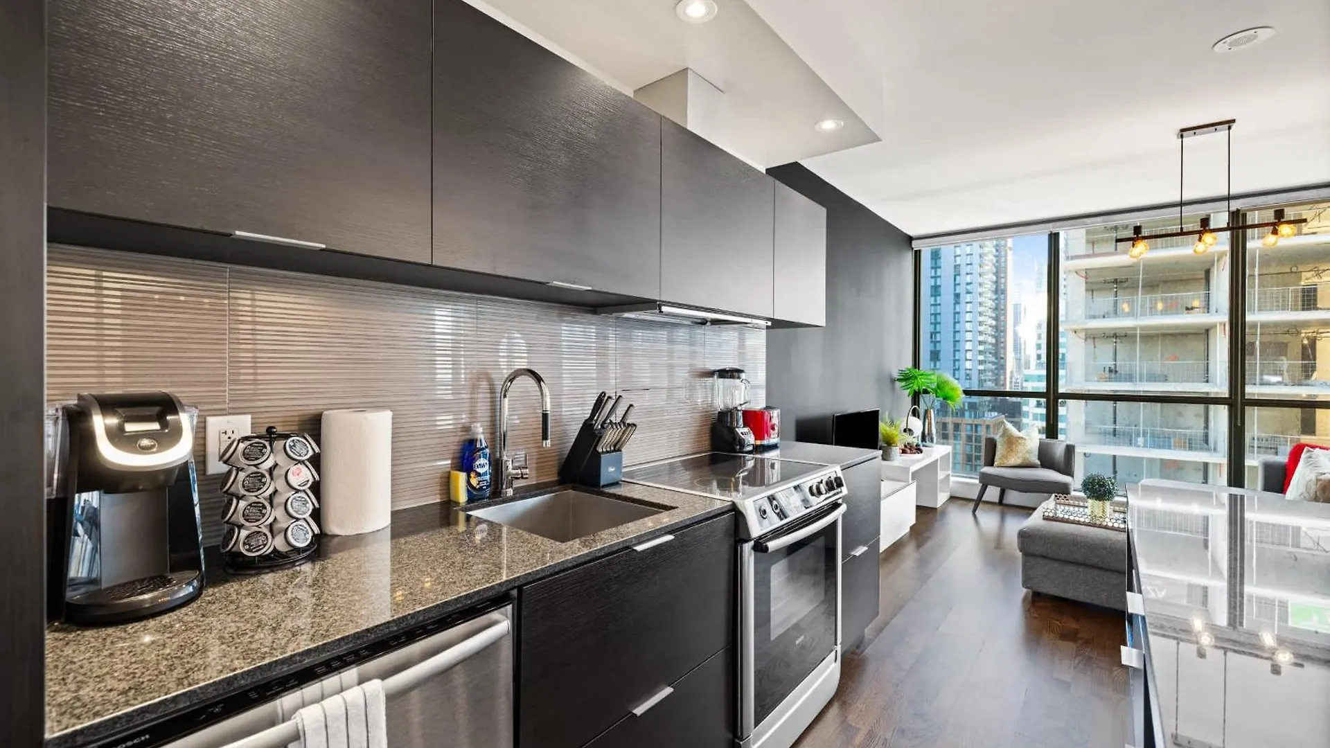Urban Executive Oasis Dt To Apartment Toronto