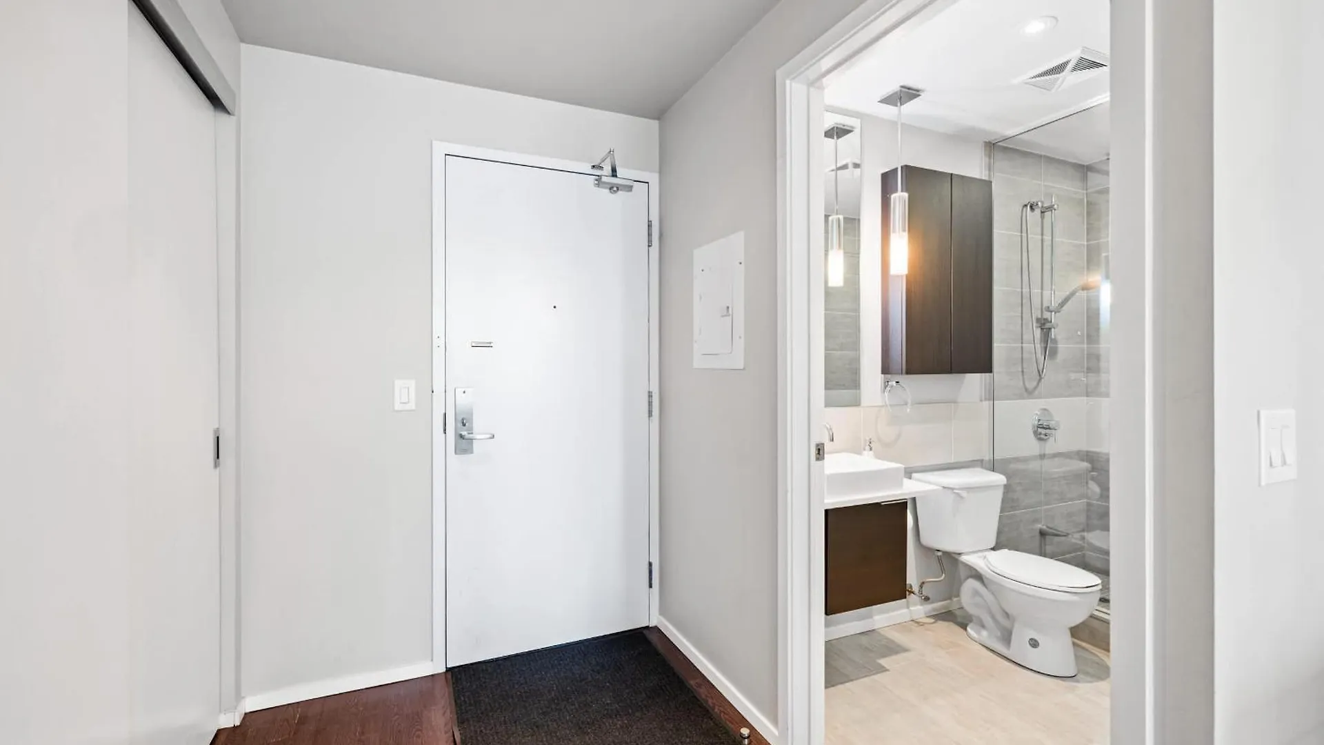 Urban Executive Oasis Dt To Apartment Toronto