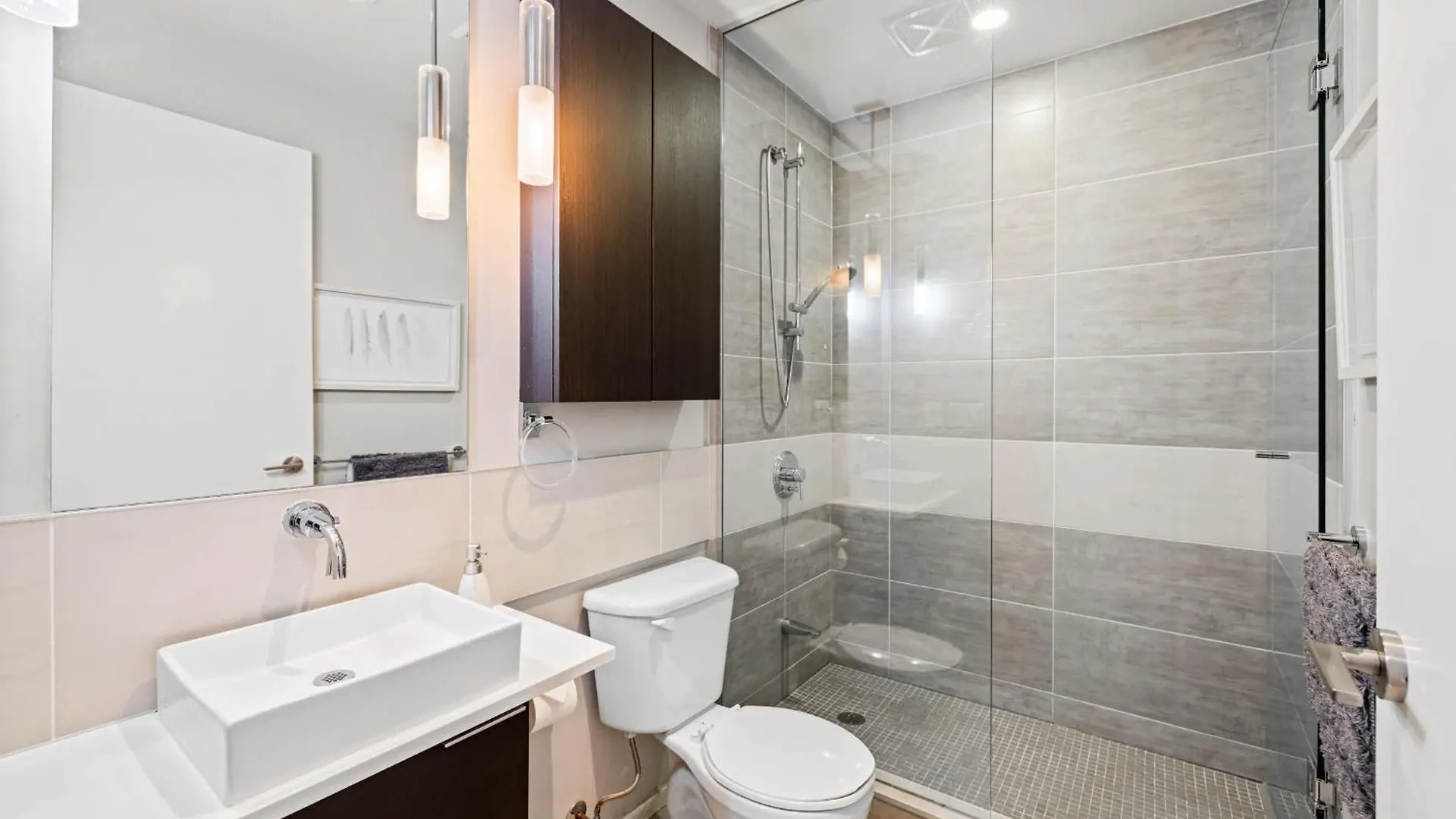 Urban Executive Oasis Dt To Apartment Toronto