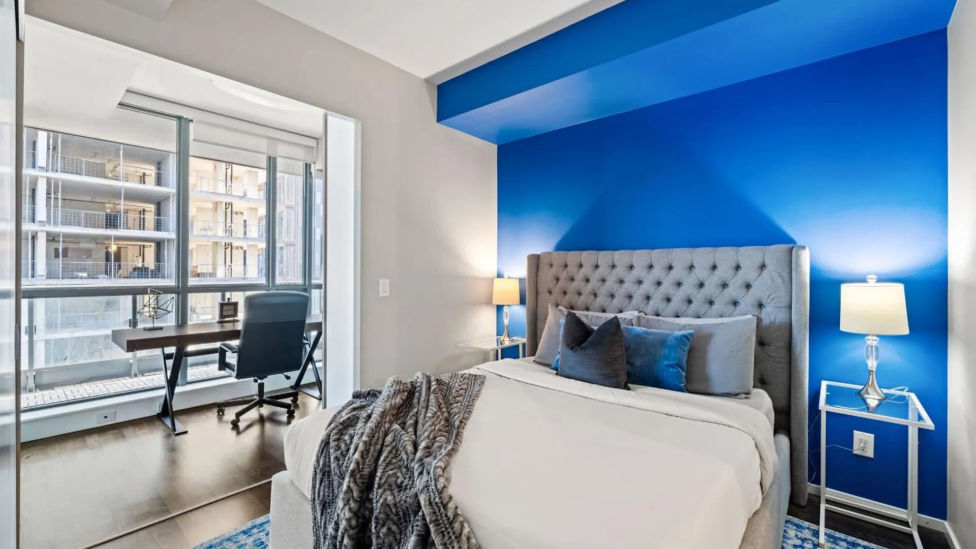 Urban Executive Oasis Dt To Apartment Toronto