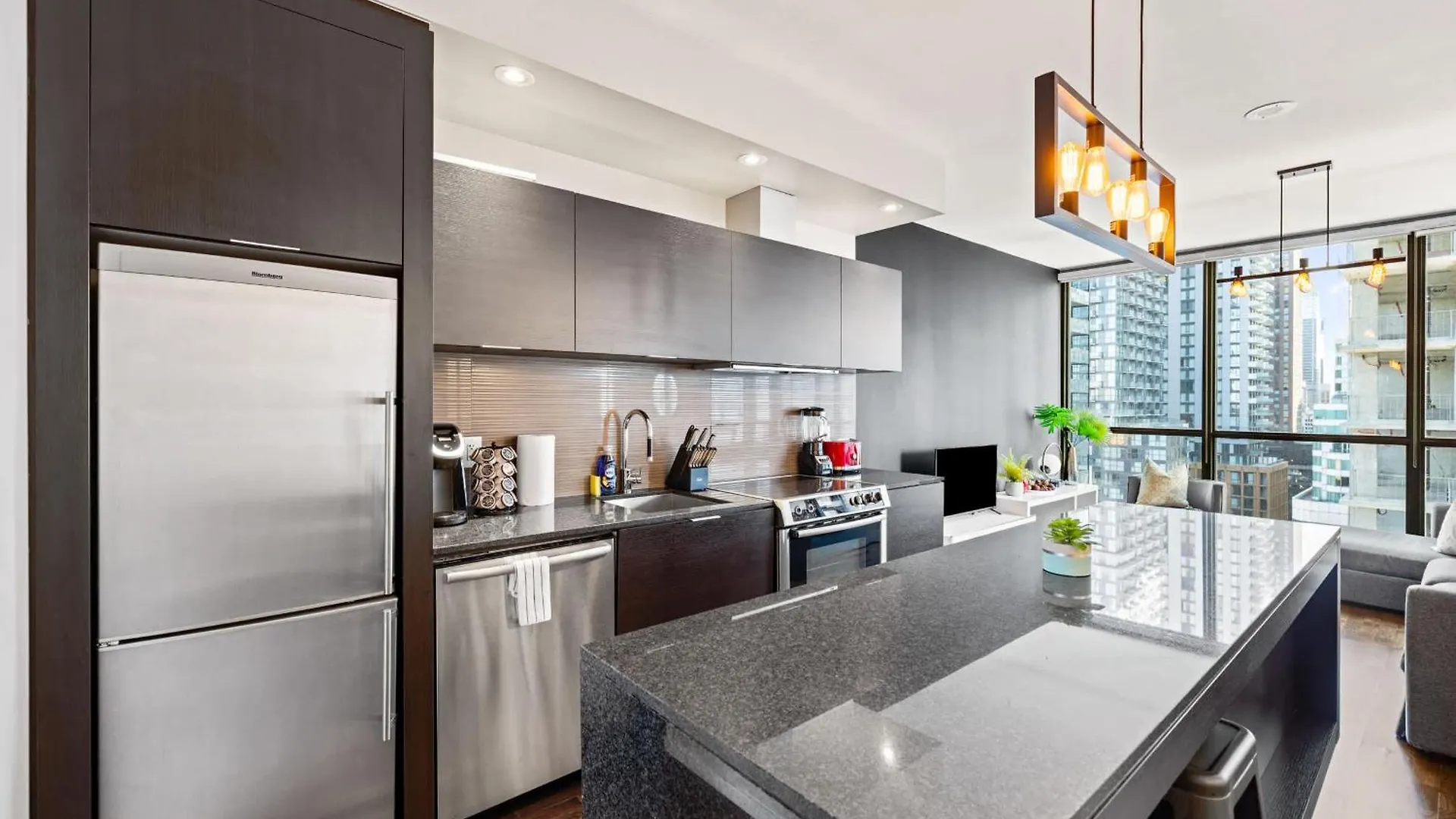 Urban Executive Oasis Dt To Apartment Toronto