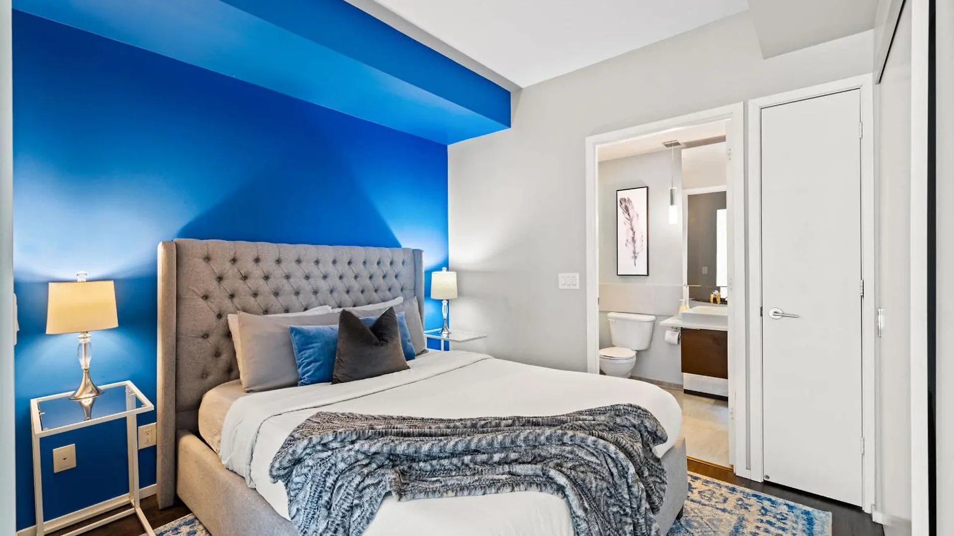 Urban Executive Oasis Dt To Apartment Toronto